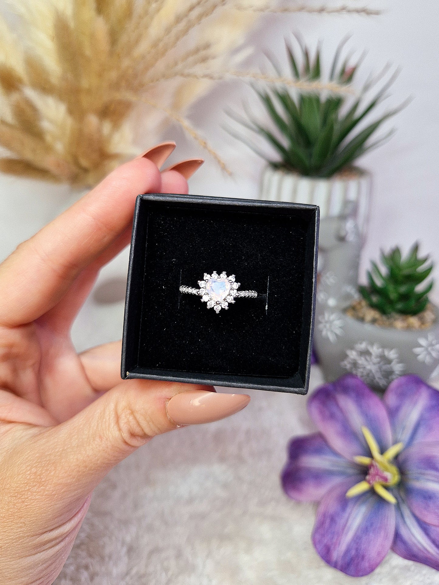 Anello con RODOCROSITE, OPALE ETIOPE, QUARZO LAVANDA, HYPERSTENE