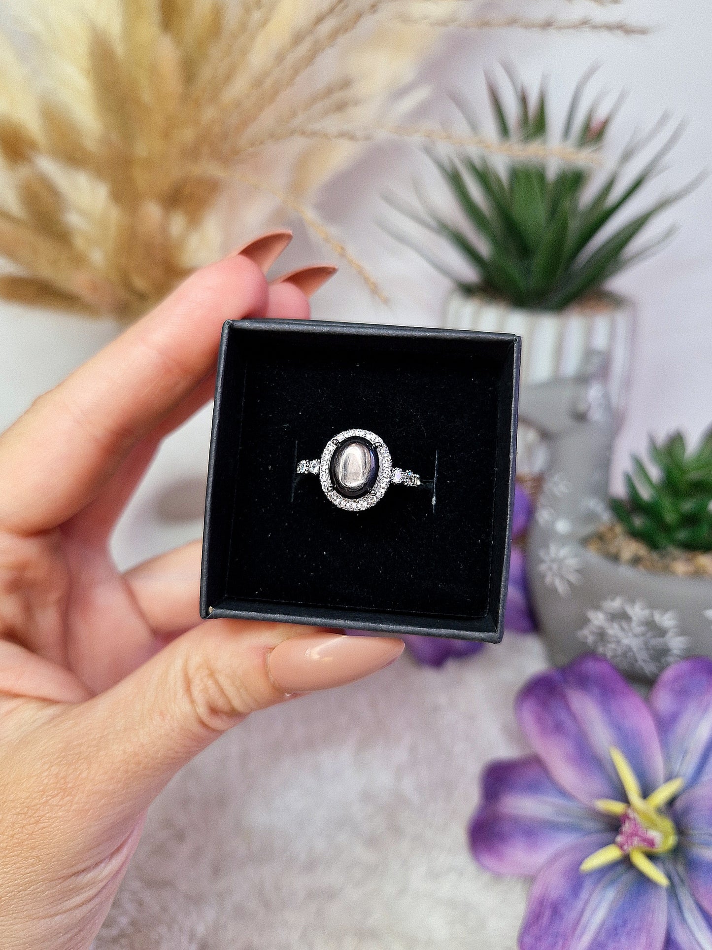 Anello con RODOCROSITE, OPALE ETIOPE, QUARZO LAVANDA, HYPERSTENE