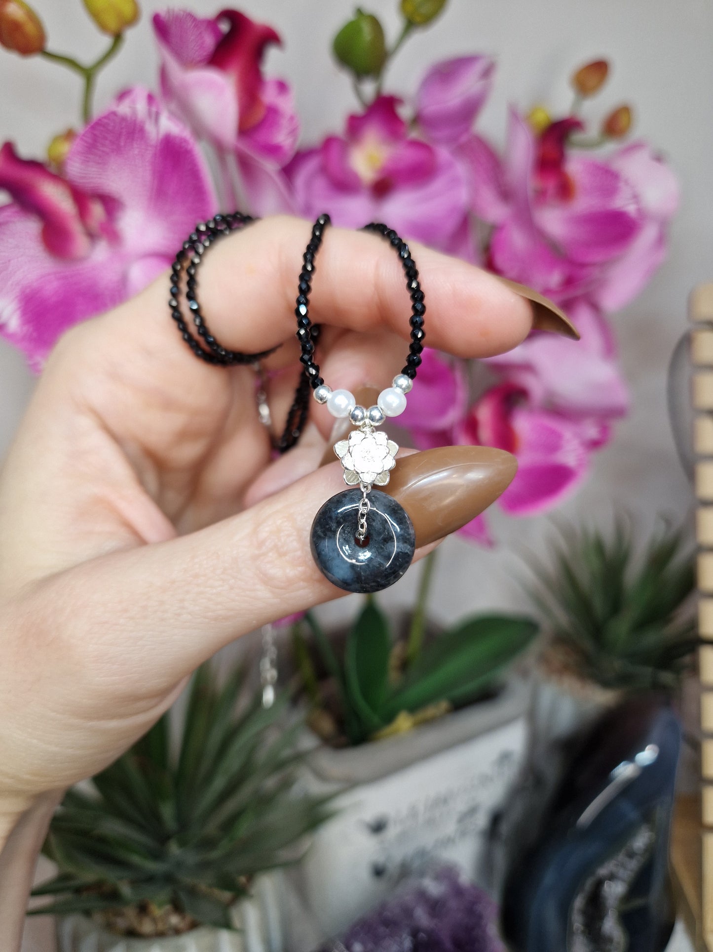 Girocollo con SPINELLO e donut di AGATA MUSCHIATA