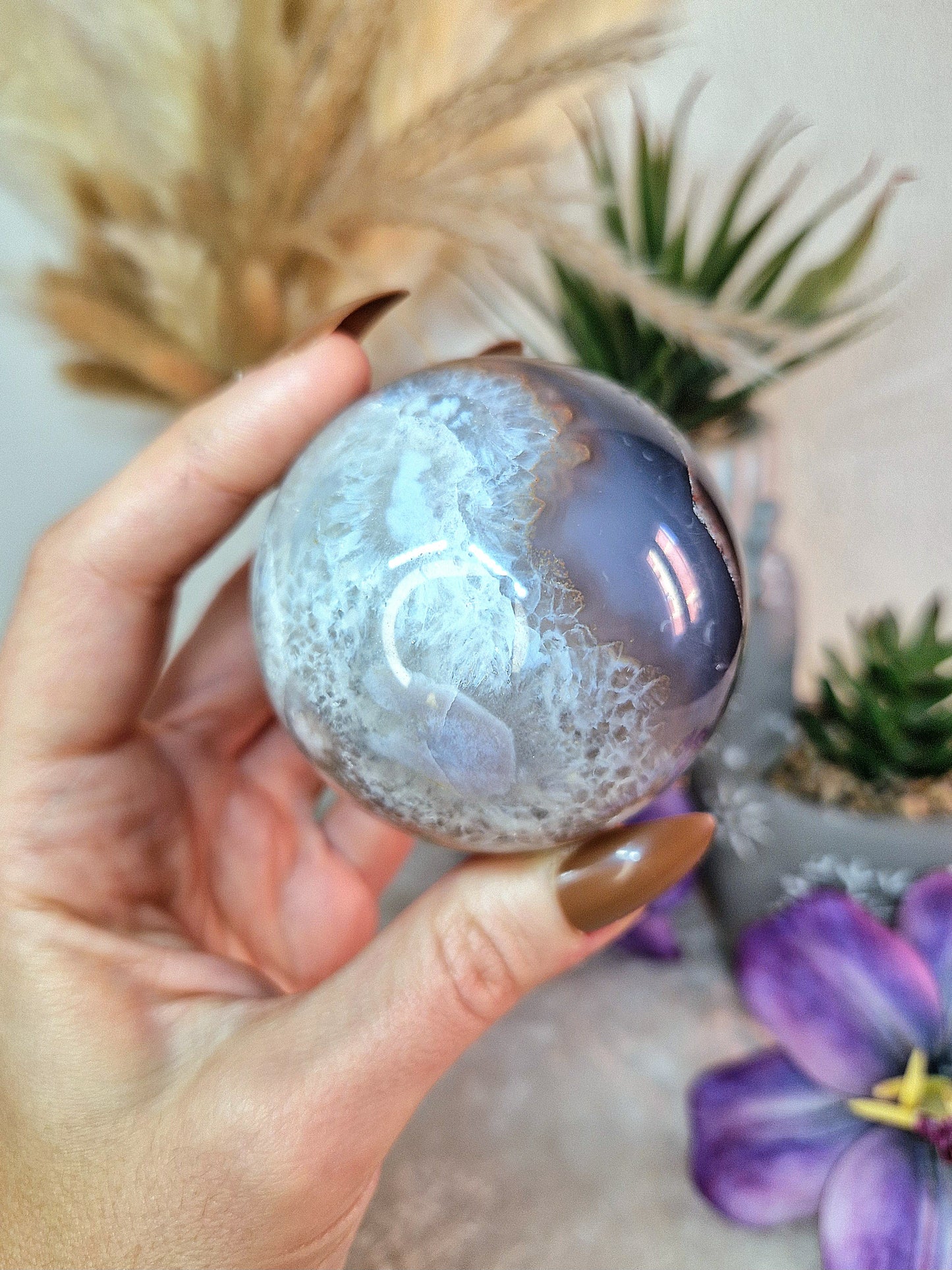 Sfera di PRASIOLITE e AGATA SAKURA