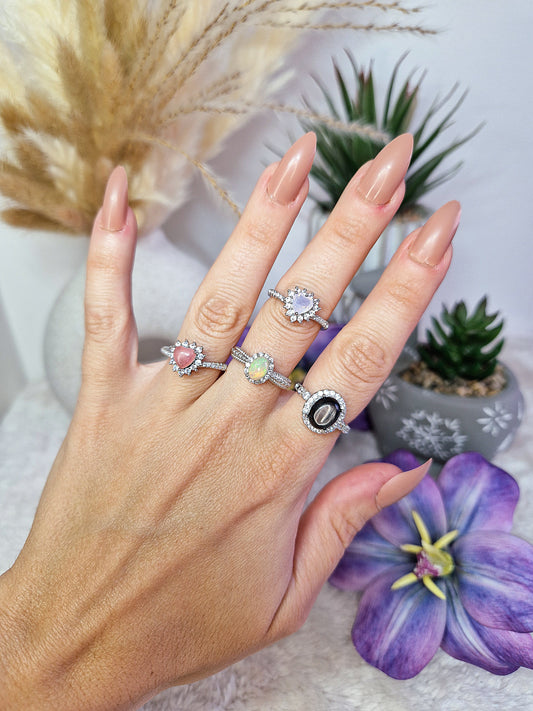 Anello con RODOCROSITE, OPALE ETIOPE, QUARZO LAVANDA, HYPERSTENE