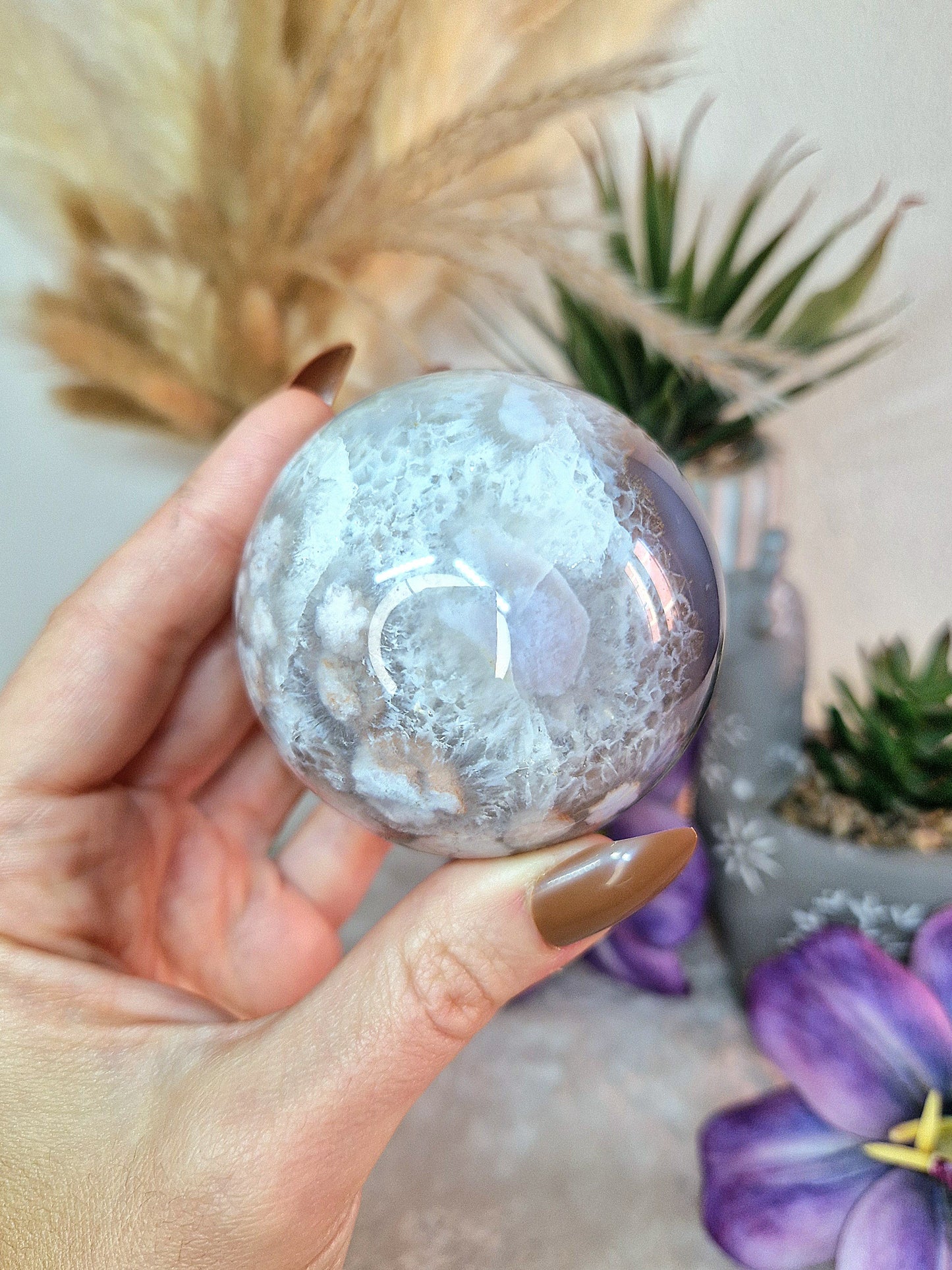 Sfera di PRASIOLITE e AGATA SAKURA