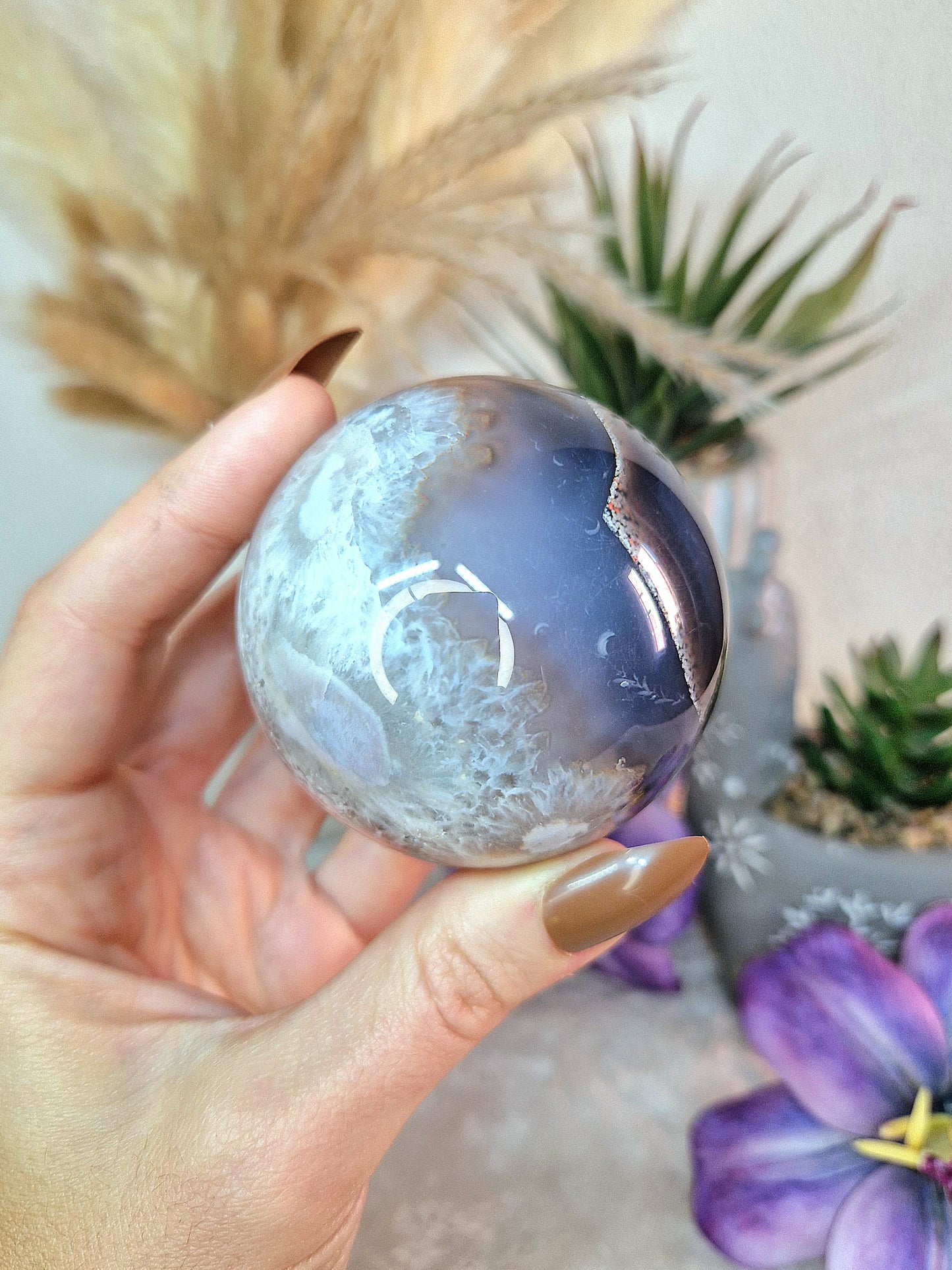 Sfera di PRASIOLITE e AGATA SAKURA