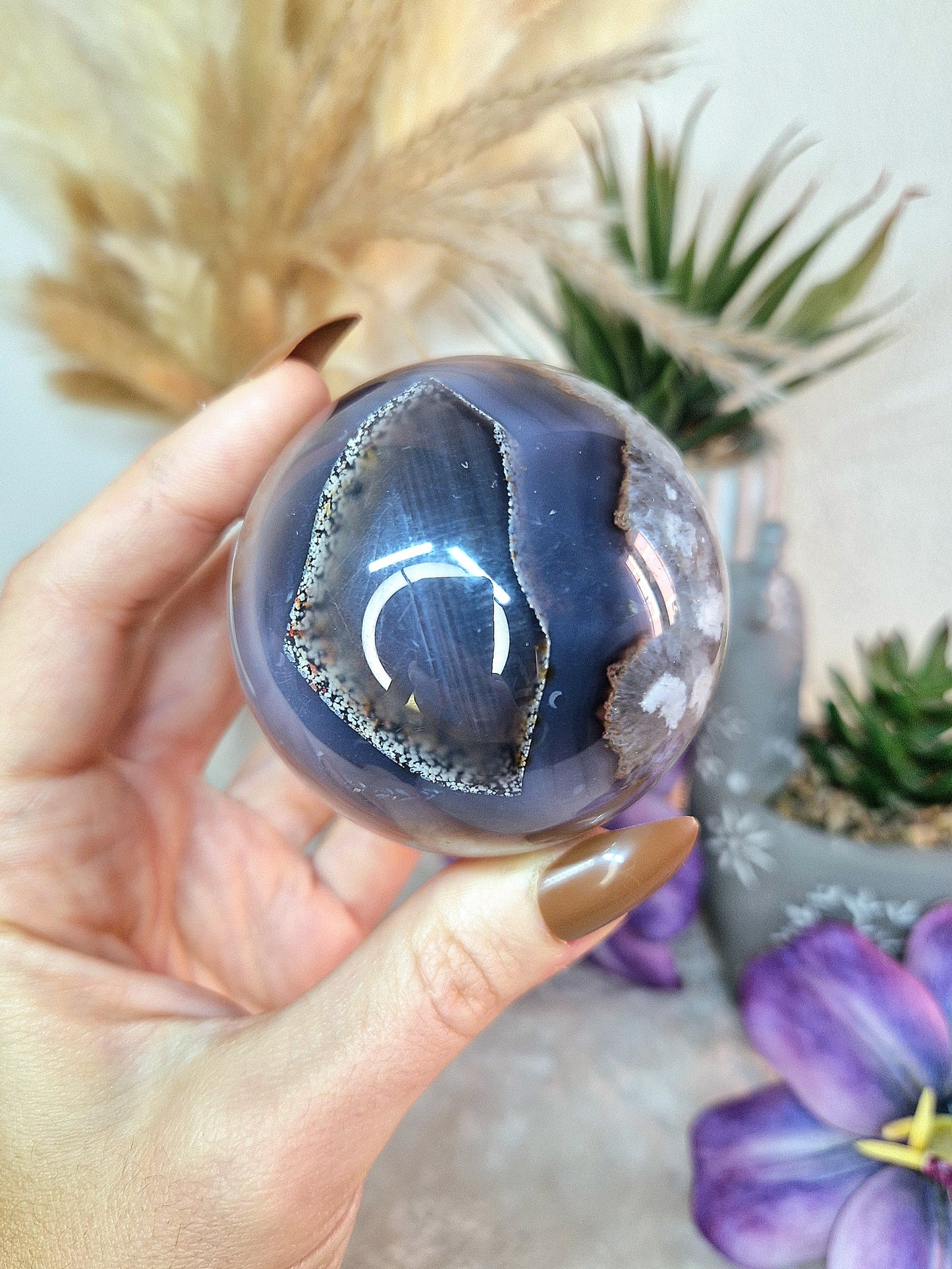 Sfera di PRASIOLITE e AGATA SAKURA