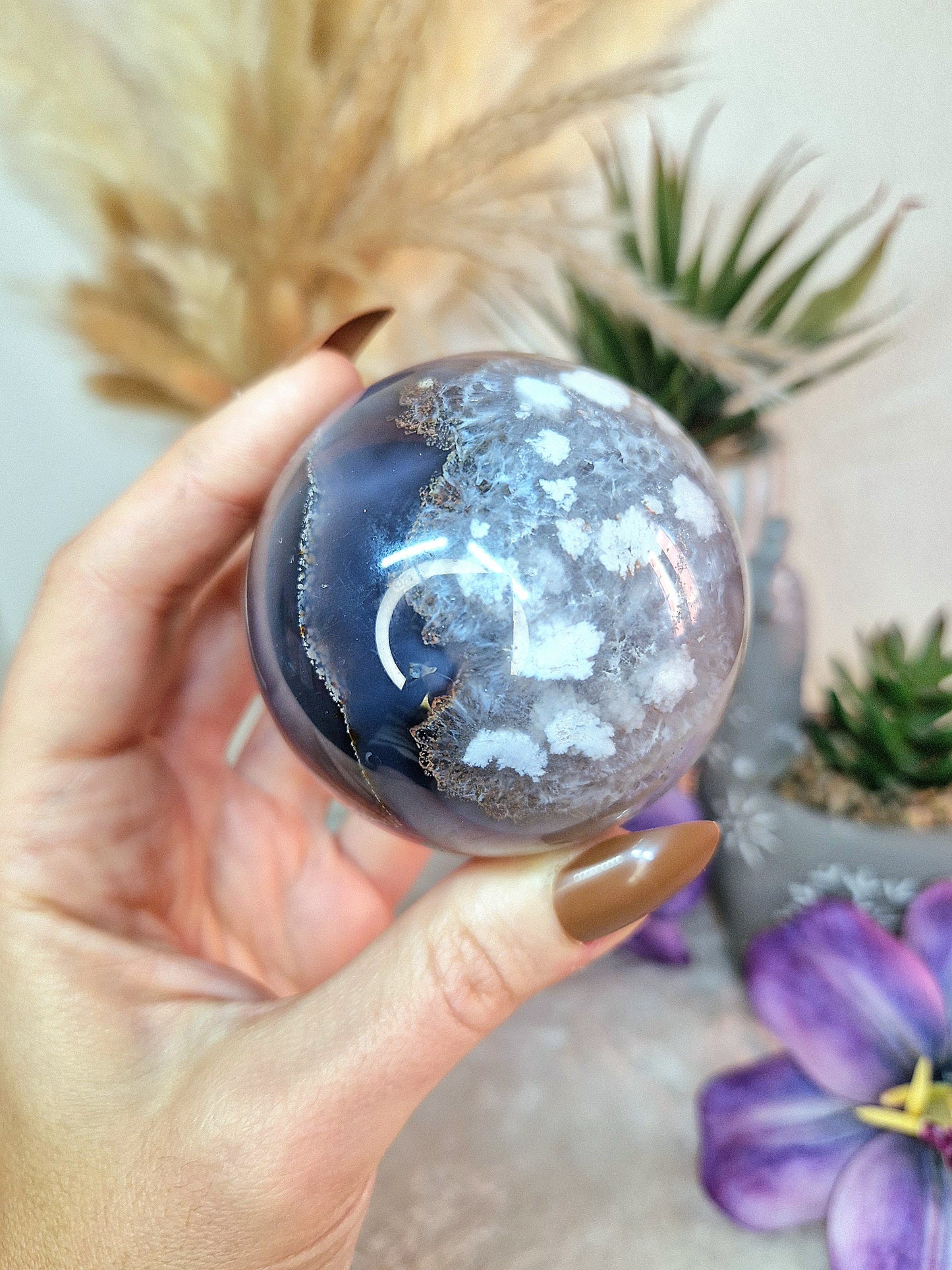 Sfera di PRASIOLITE e AGATA SAKURA