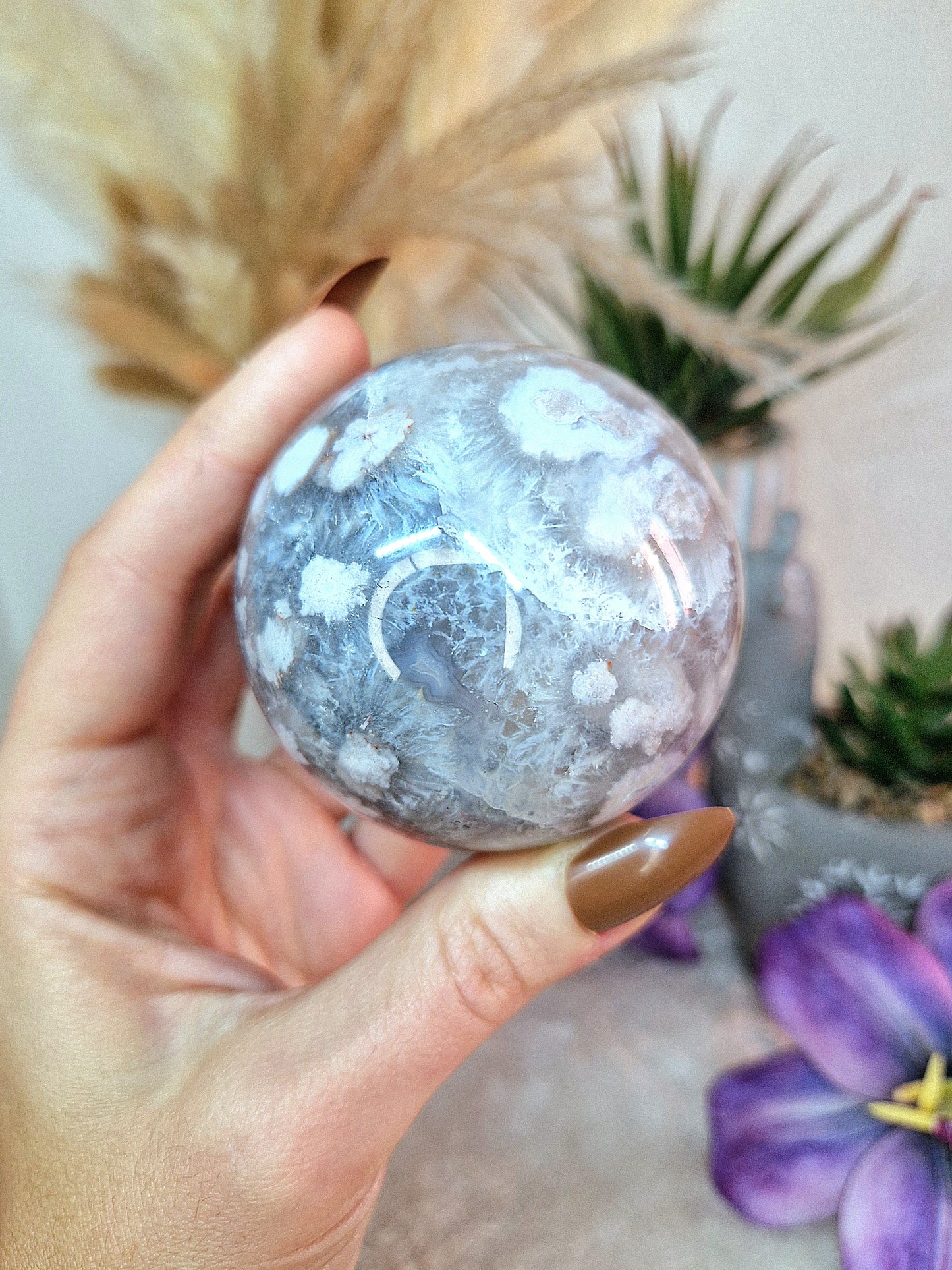 Sfera di PRASIOLITE e AGATA SAKURA