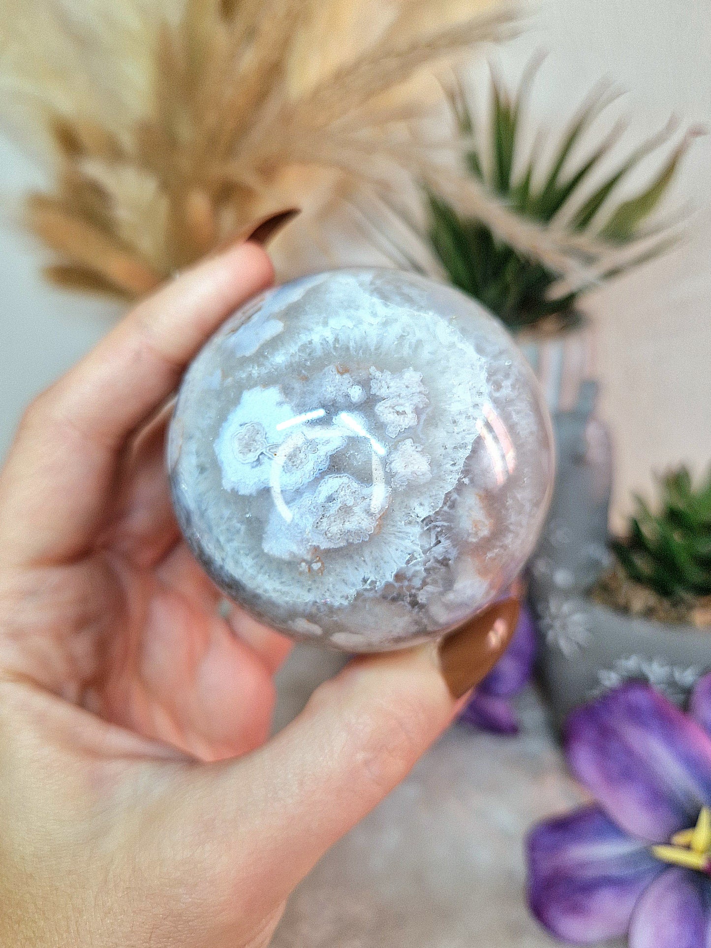 Sfera di PRASIOLITE e AGATA SAKURA