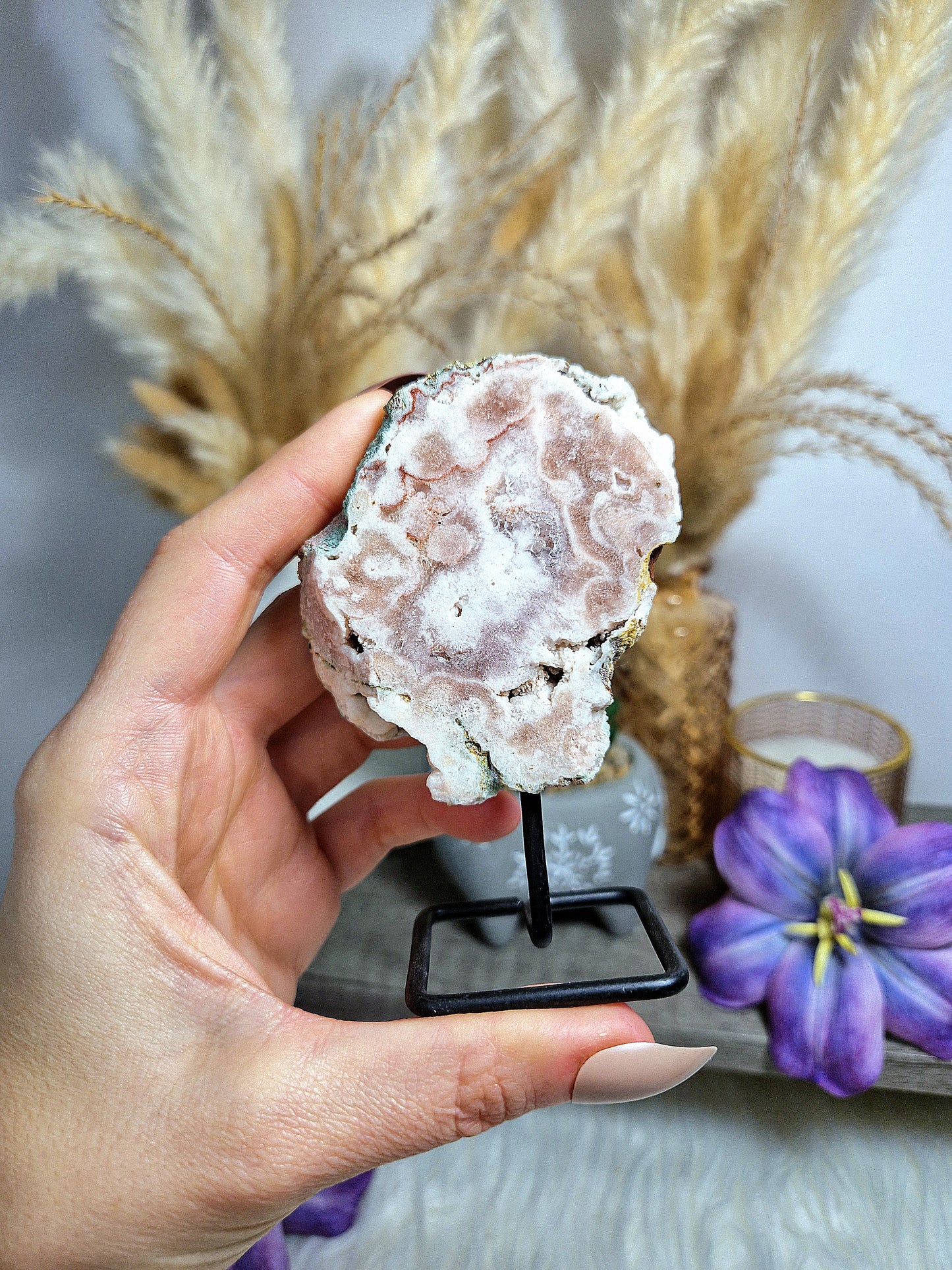 Fetta di AMETISTA ROSA su stand - n 1