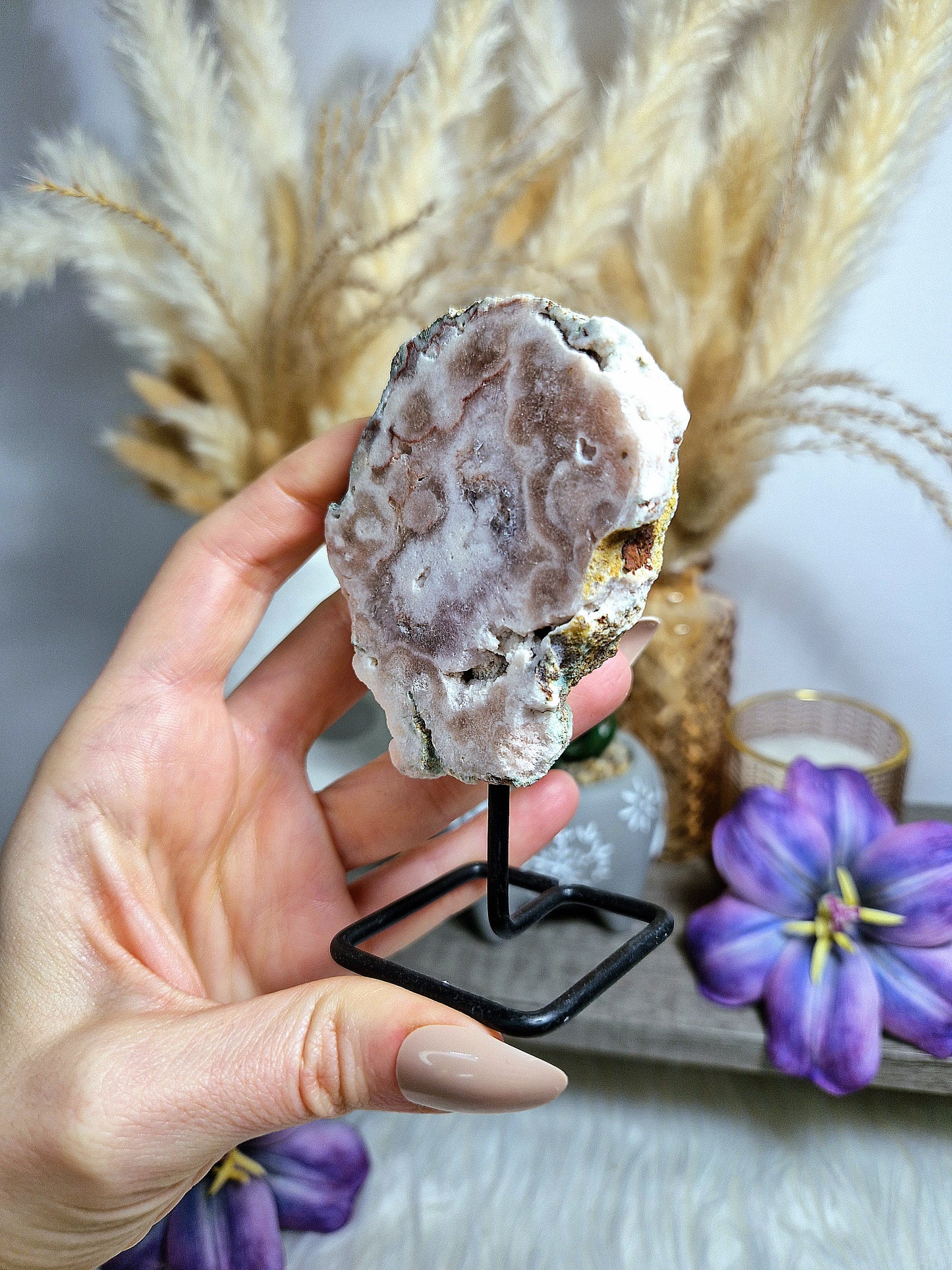 Fetta di AMETISTA ROSA su stand - n 1