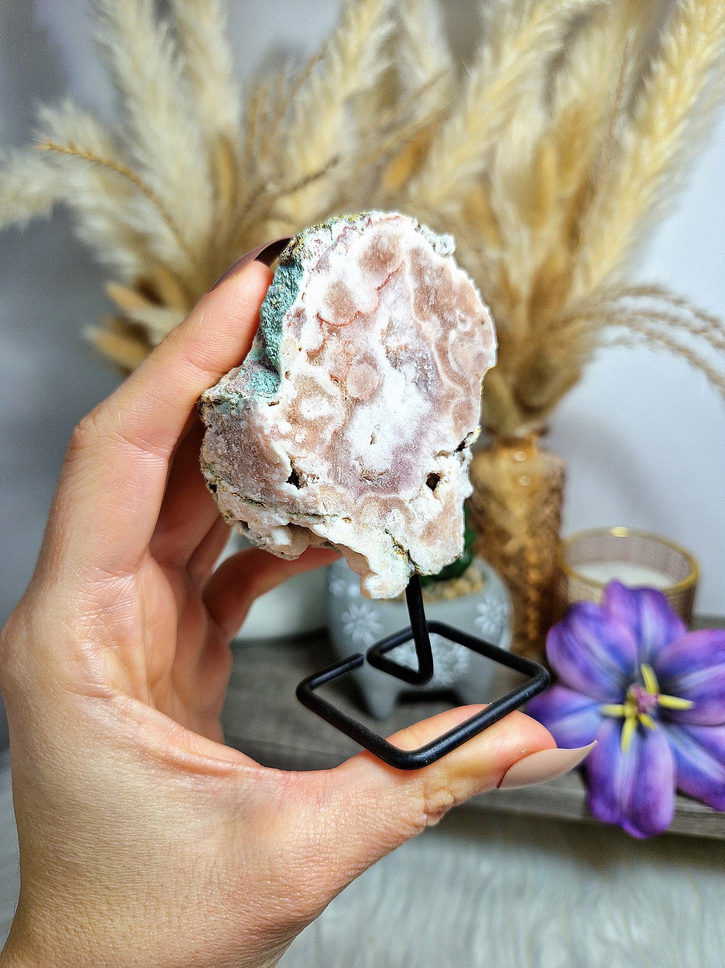 Fetta di AMETISTA ROSA su stand - n 1