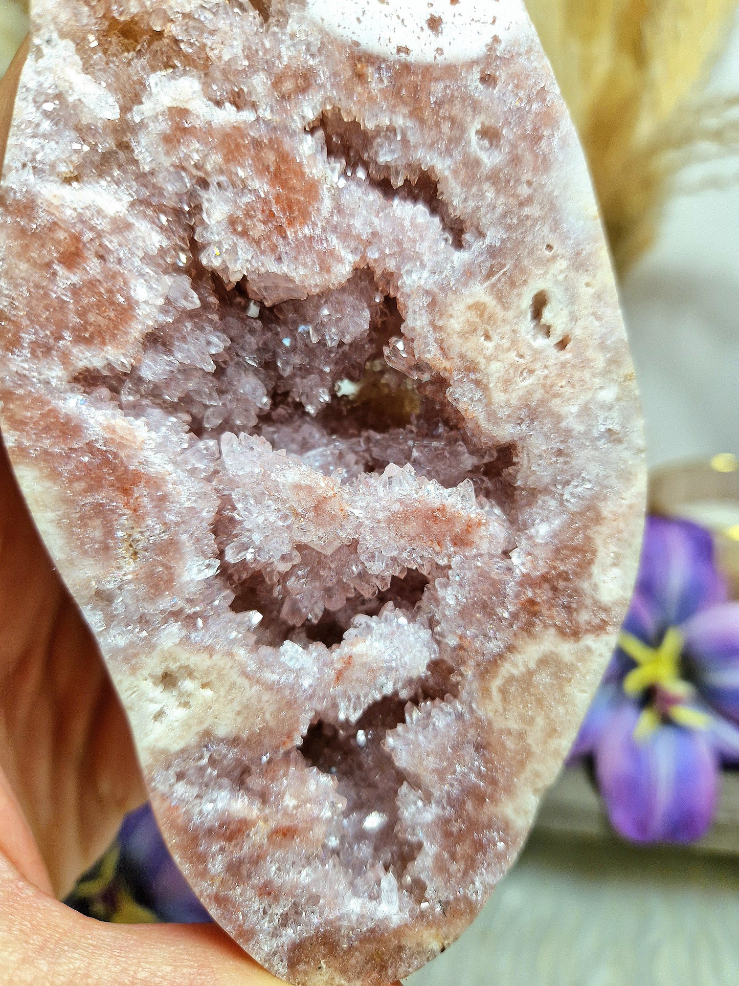 Freeform lucidata di AMETISTA ROSA druzy - su stand