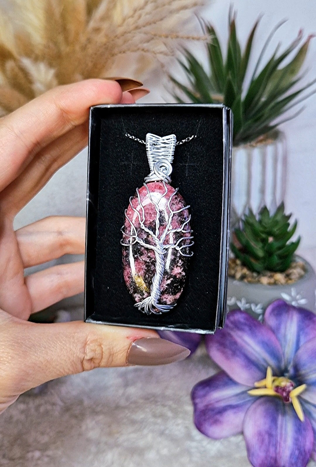 Ciondolo con albero della vita su RODONITE