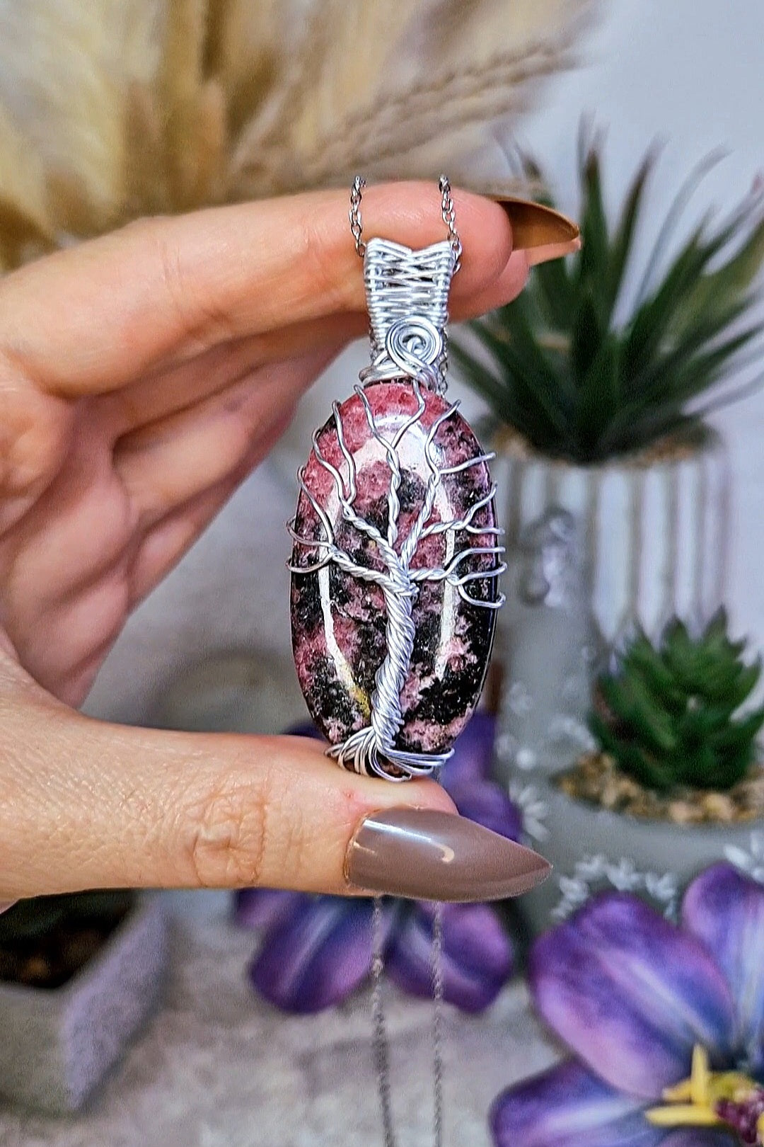 Ciondolo con albero della vita su RODONITE